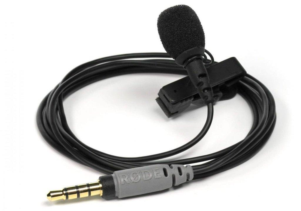 Microfone lavalier Rode Smartlav+ conectado a celular para gravação de podcast externa